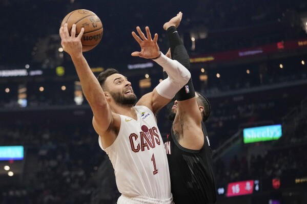 Donovan Mitchell has 37 points Cavaliers beat Rockets 135 130 for